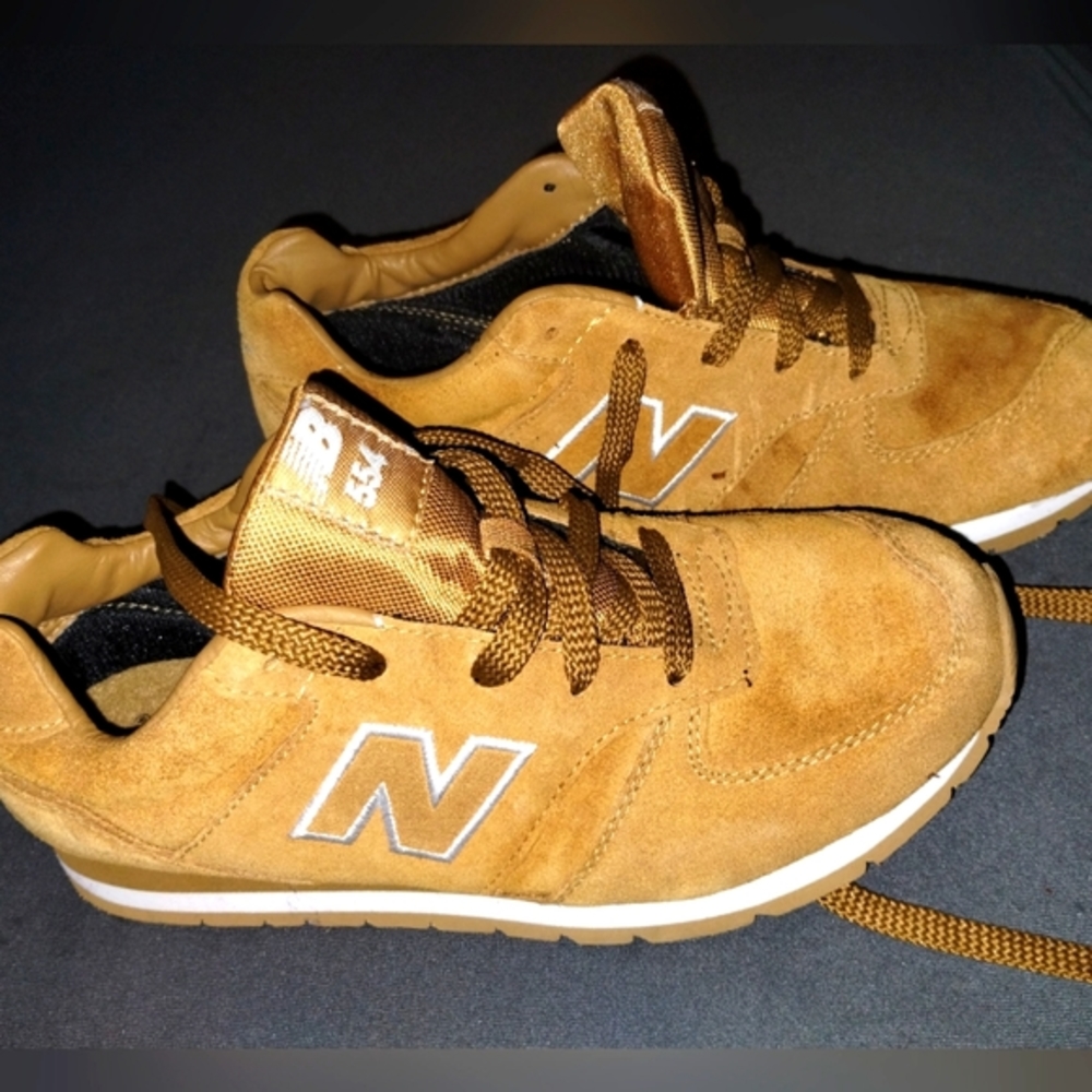 Brand New 554 NB sneakers Size 5